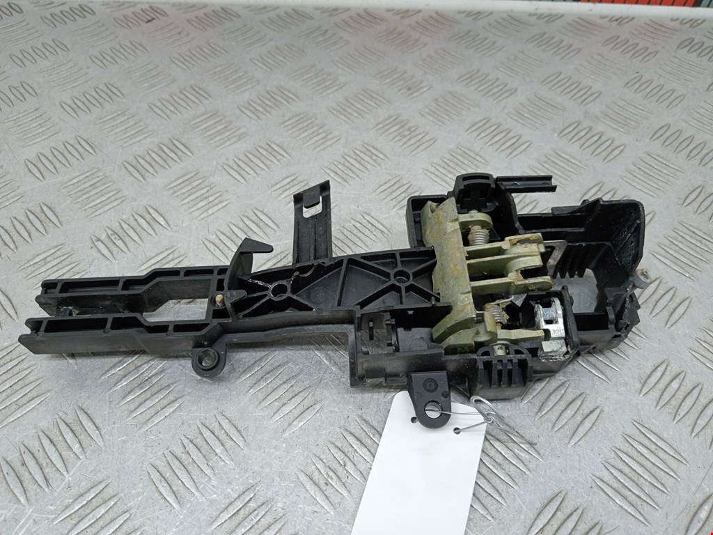 Кронштейн ручки BMW 1er E81\E87 2004-2011