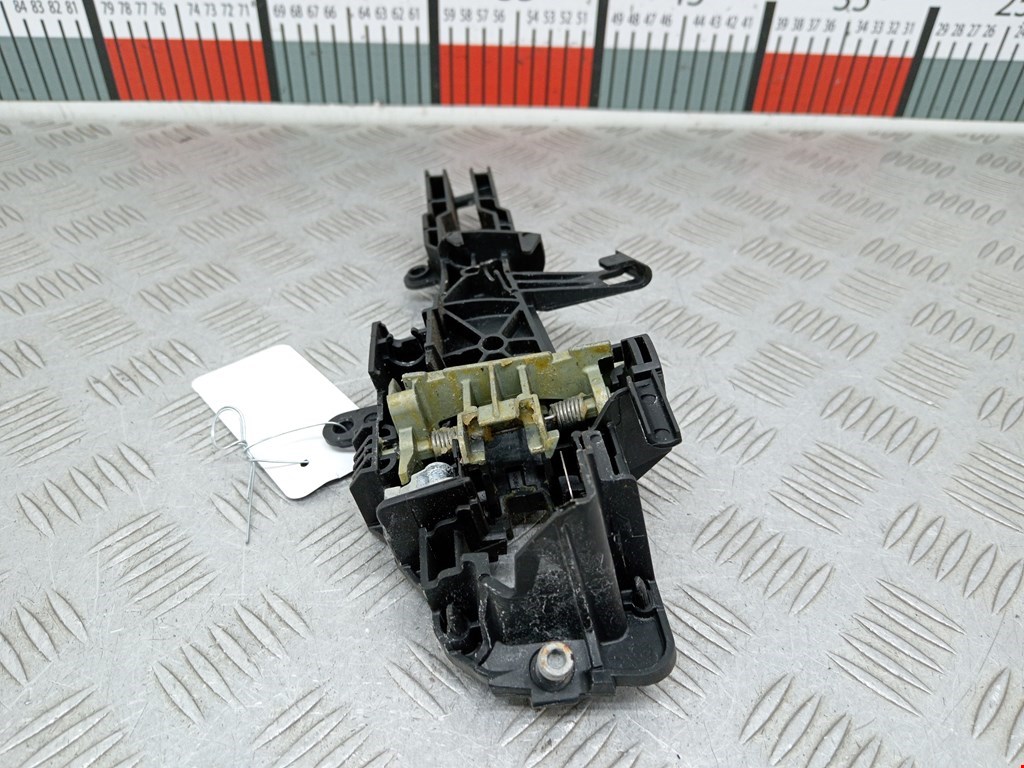 Кронштейн ручки BMW 1er E81\E87 2004-2011