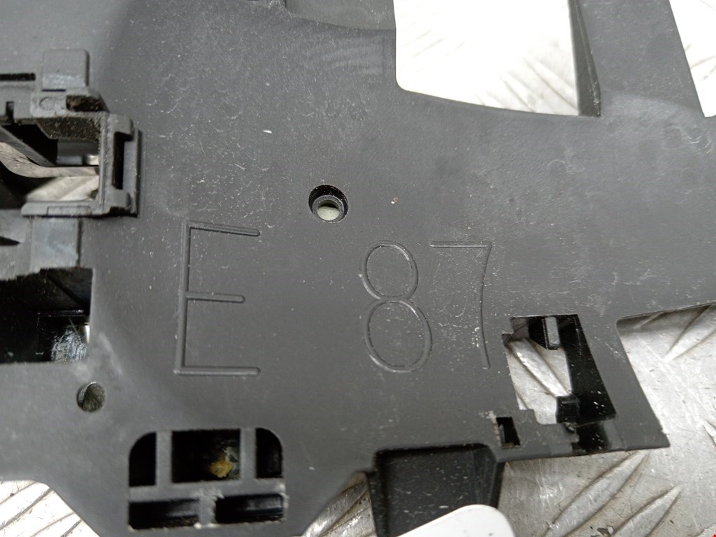 Кронштейн ручки BMW 1er E81\E87 2004-2011