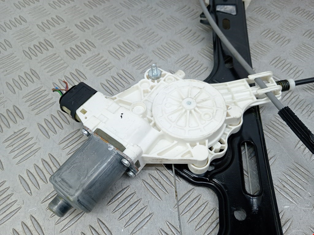 Стеклоподъемник передний правый BMW 1er E81\E87 2004-2011