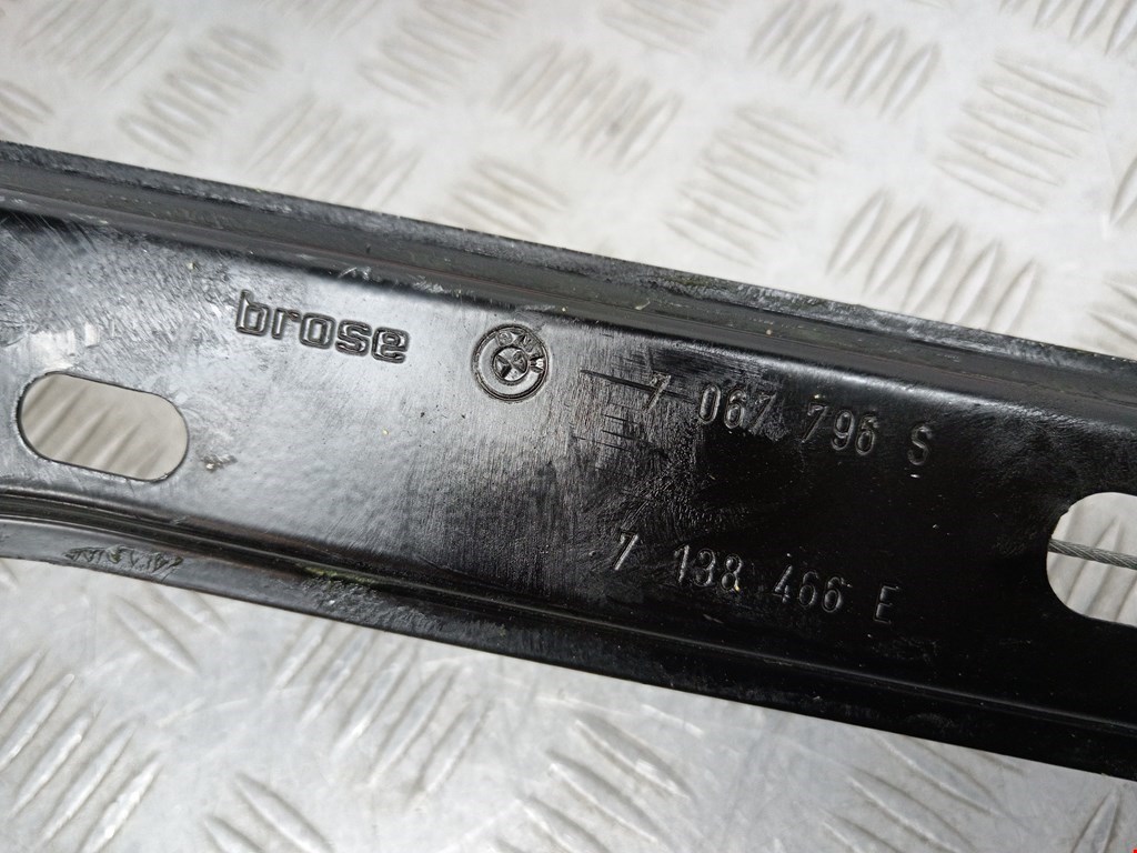 Стеклоподъемник передний правый BMW 1er E81\E87 2004-2011