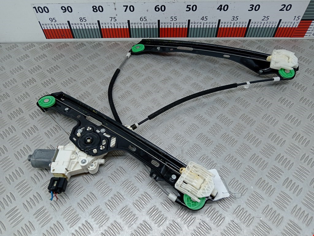 Стеклоподъемник передний правый BMW 1er E81\E87 2004-2011