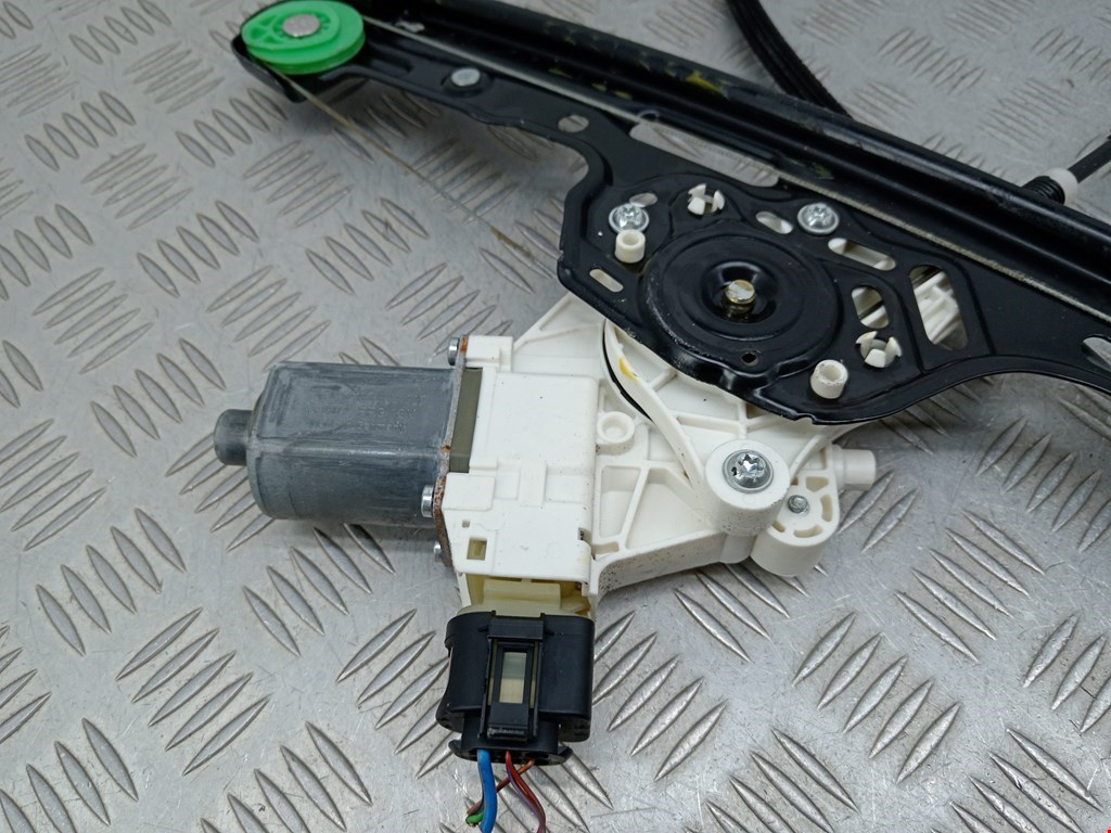 Стеклоподъемник передний правый BMW 1er E81\E87 2004-2011