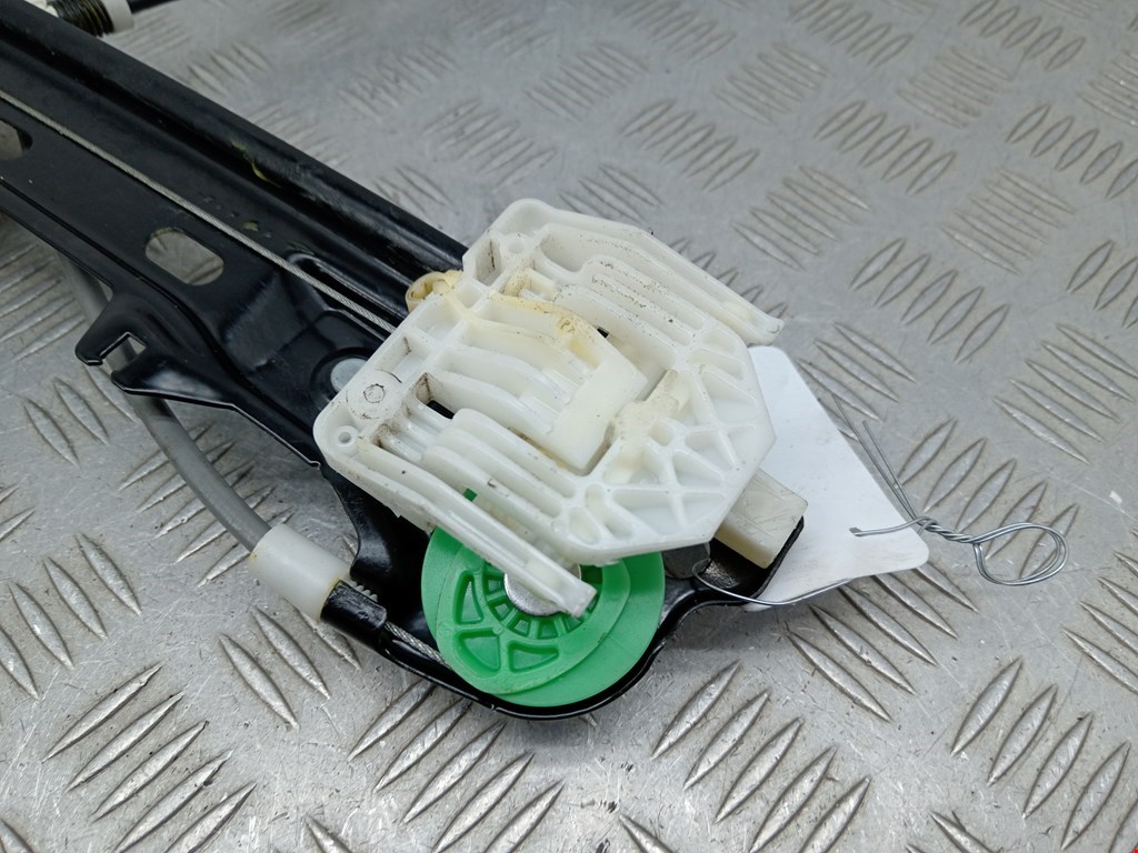 Стеклоподъемник передний правый BMW 1er E81\E87 2004-2011