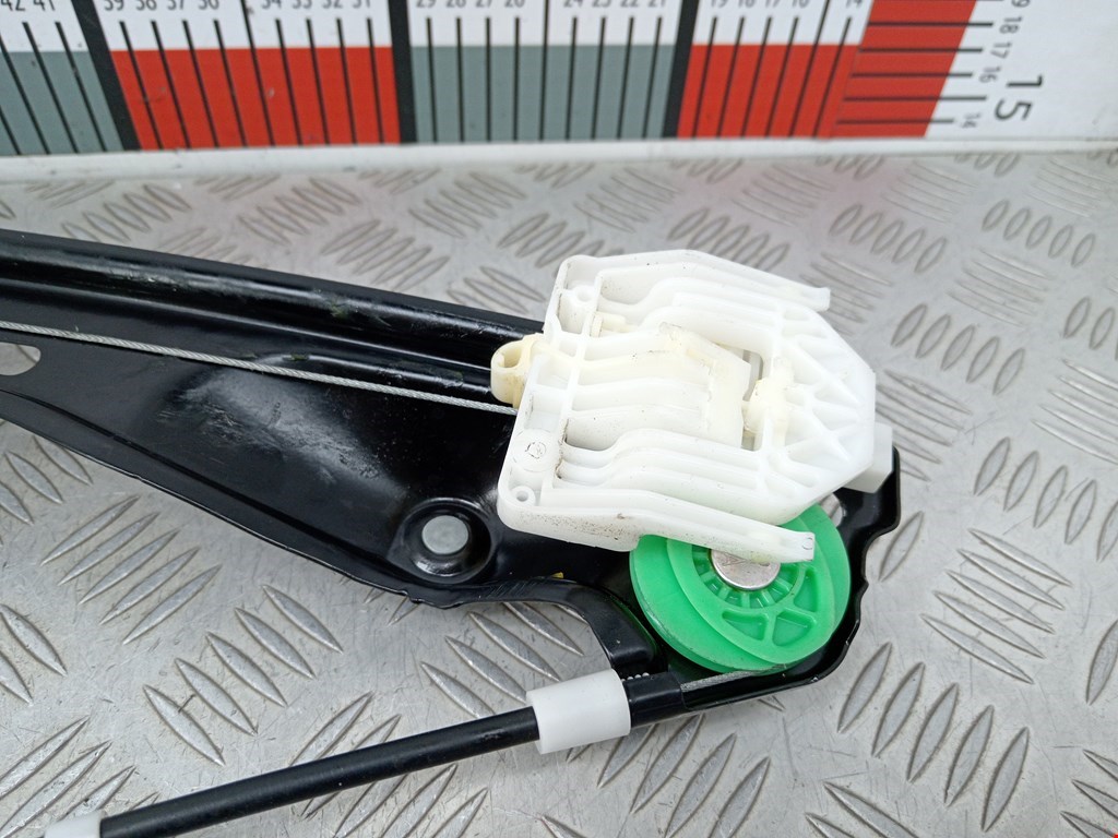 Стеклоподъемник передний правый BMW 1er E81\E87 2004-2011