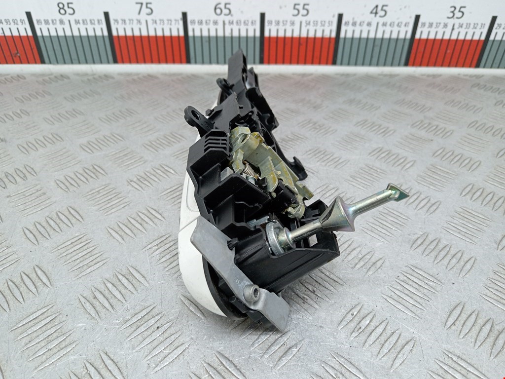 Ручка двери передней наружная правая BMW 1er E81\E87 2004-2011