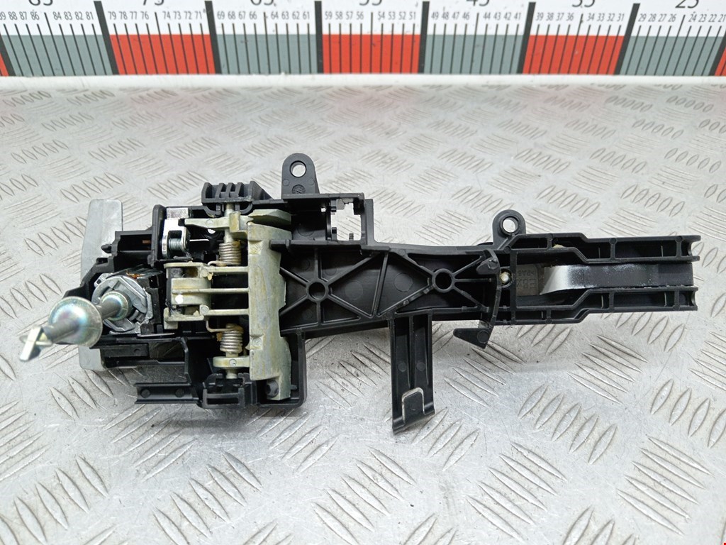 Ручка двери передней наружная правая BMW 1er E81\E87 2004-2011