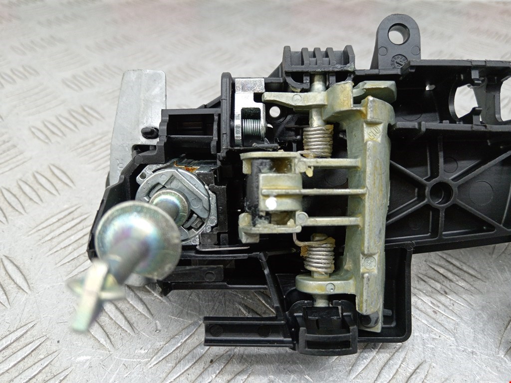 Ручка двери передней наружная правая BMW 1er E81\E87 2004-2011