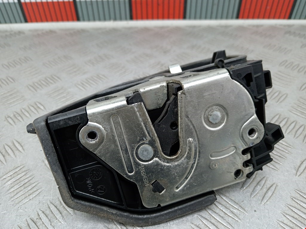 Замок двери задней левой BMW 5er 5 серия E60/E61 2003-2010