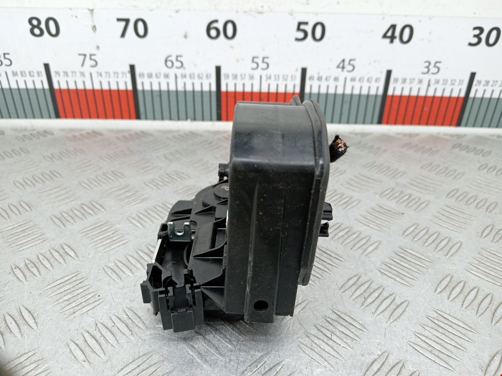 Замок двери передней правой BMW 1er E81\E87 2004-2011