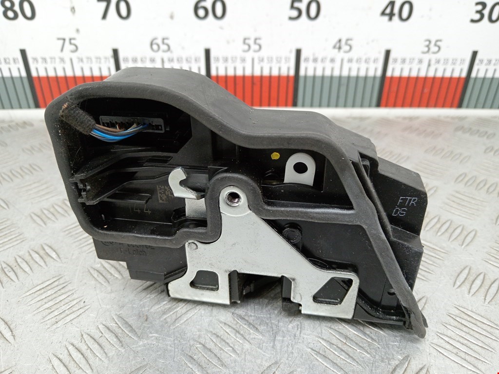 Замок двери передней правой BMW 1er E81\E87 2004-2011