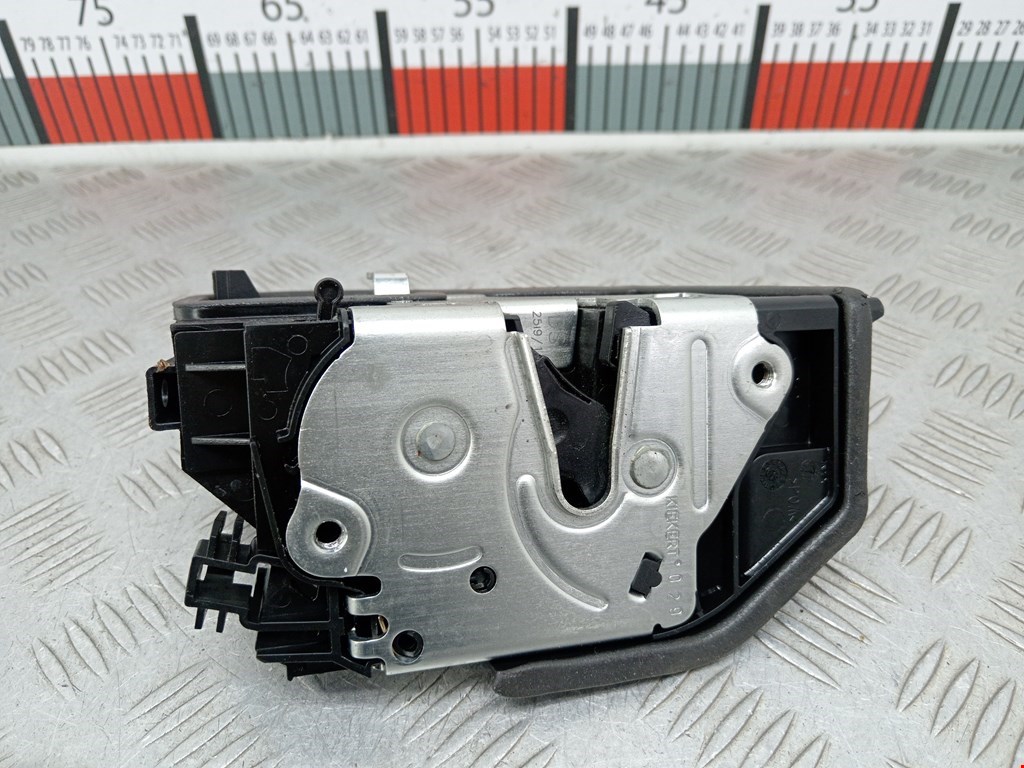 Замок двери задней правой BMW 5er 5 серия E60/E61 2003-2010