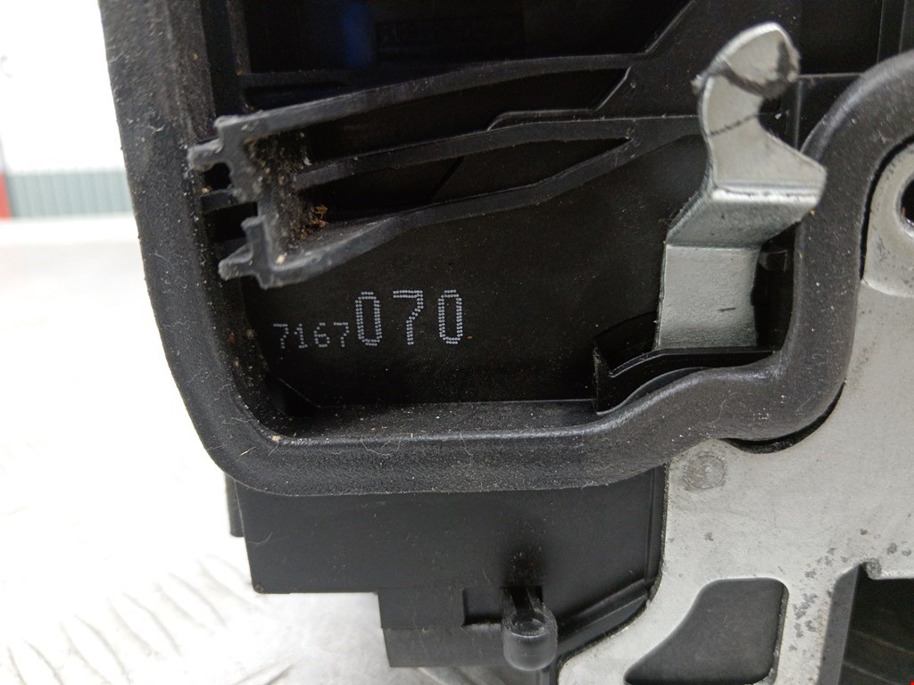 Замок двери задней правой BMW 5er 5 серия E60/E61 2003-2010