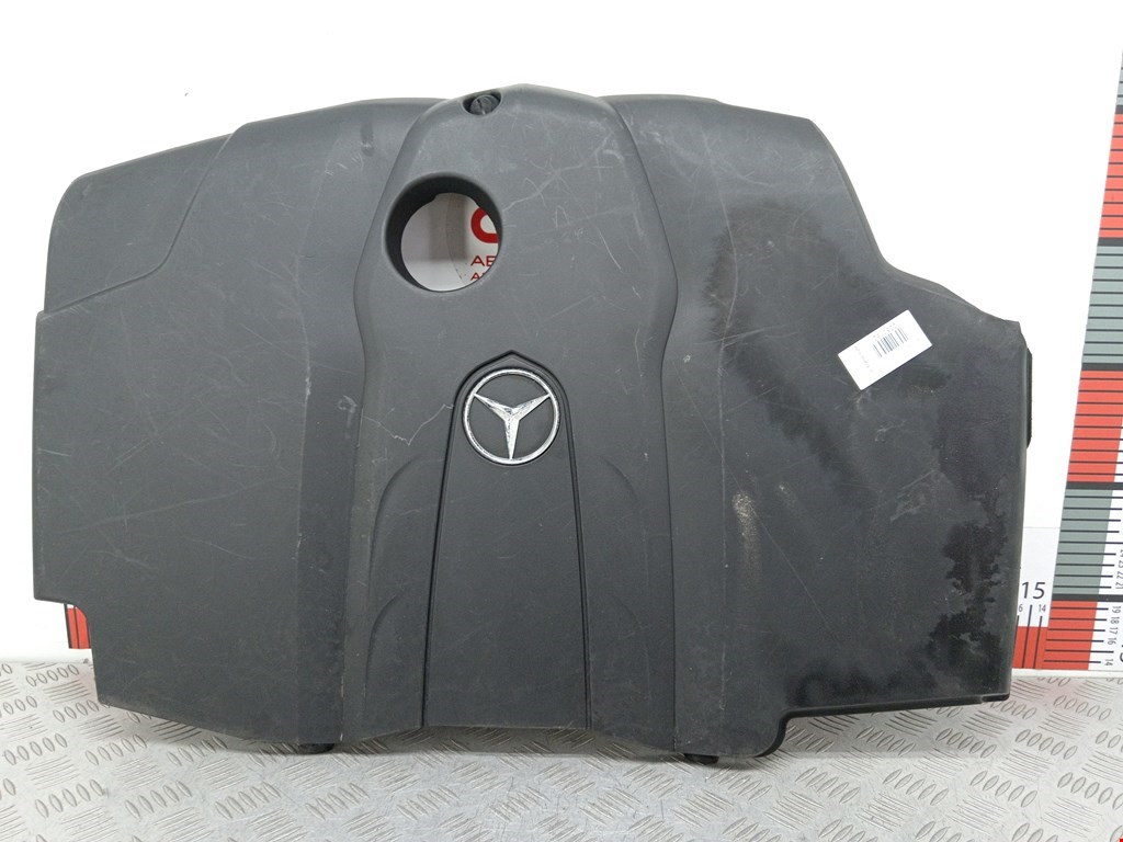 Накладка (крышка) декоративная двигателя Mercedes C-Class (W205) (2014-2021)