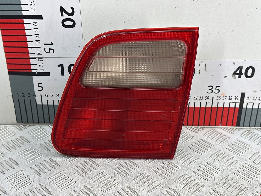 Фонарь задний внутренний правый MERCEDES-BENZ E-Class W210, S210 1995-2002