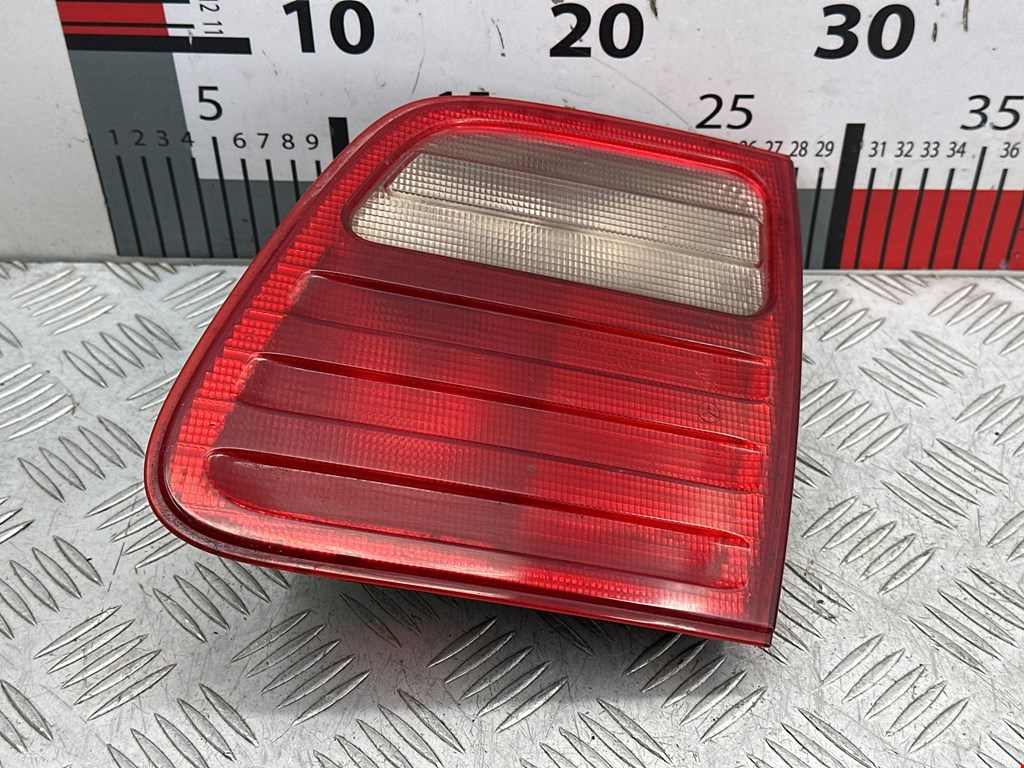 Фонарь задний внутренний правый MERCEDES-BENZ E-Class W210, S210 1995-2002