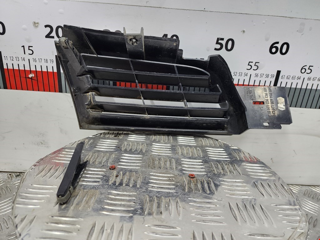 Решетка радиатора MITSUBISHI Carisma 1995-1999