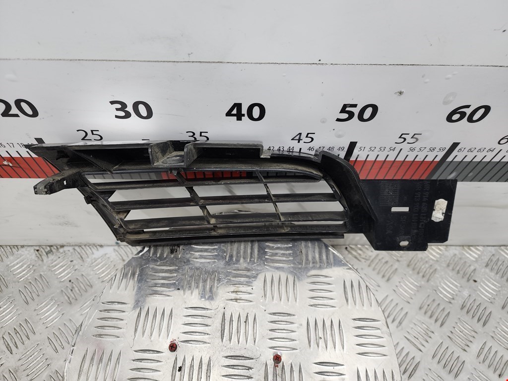 Решетка радиатора MITSUBISHI Carisma 1995-1999