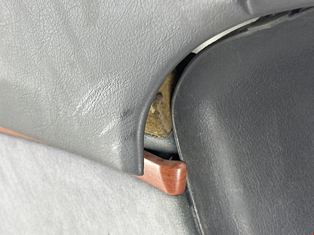 Обшивка двери передняя левая CITROEN C8 2002-2014