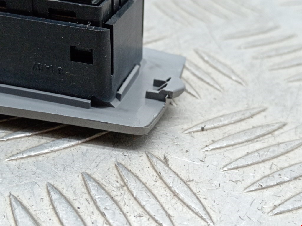 Кнопка стеклоподъемника BMW 7er 7 серия E65/E66 2001-2008