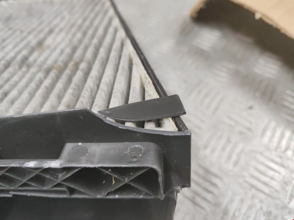 Корпус салонного фильтра MERCEDES-BENZ CLS-Class C219 2004-2010