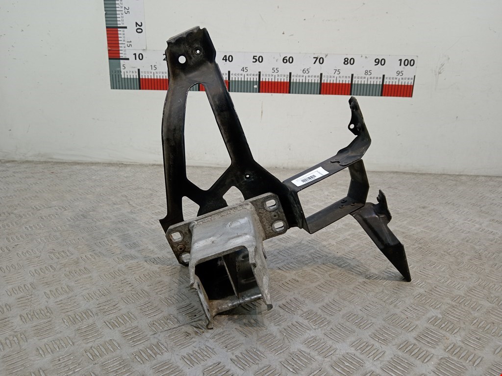 Кронштейн (крепление) фары правый BMW 5-Series (E60/E61) (2003-2010)