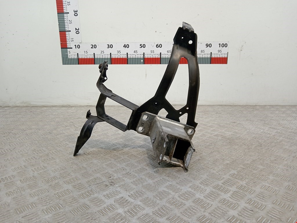 Кронштейн (крепление) фары левый BMW 5-Series (E60/E61) (2003-2010)