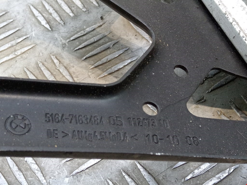 Кронштейн фары правый BMW 5er 5 серия E60/E61 2003-2010