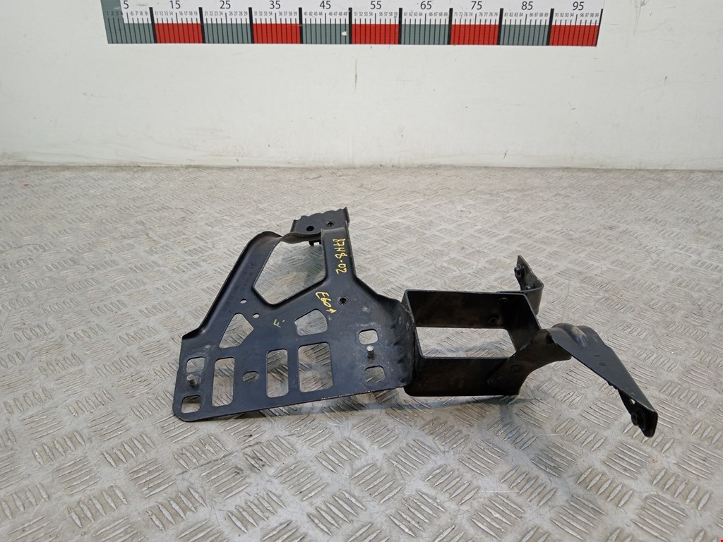 Кронштейн (крепление) фары правый BMW 5-Series (E60/E61) (2003-2010)