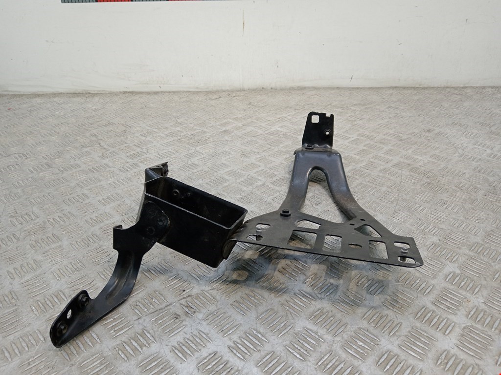 Кронштейн фары правый BMW 5er 5 серия E60/E61 2003-2010