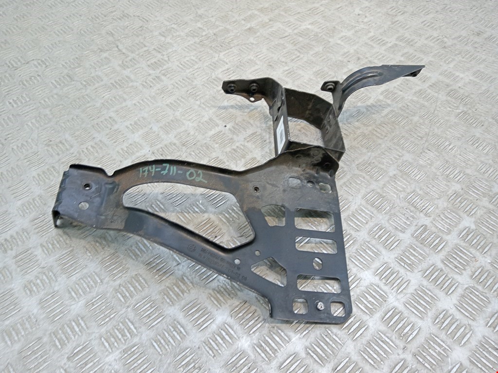 Кронштейн фары правый BMW 5er 5 серия E60/E61 2003-2010