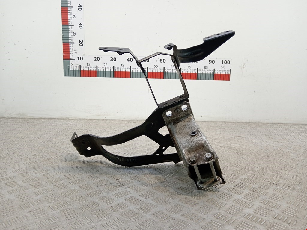 Кронштейн (крепление) фары правый BMW 5-Series (E60/E61) (2003-2010)