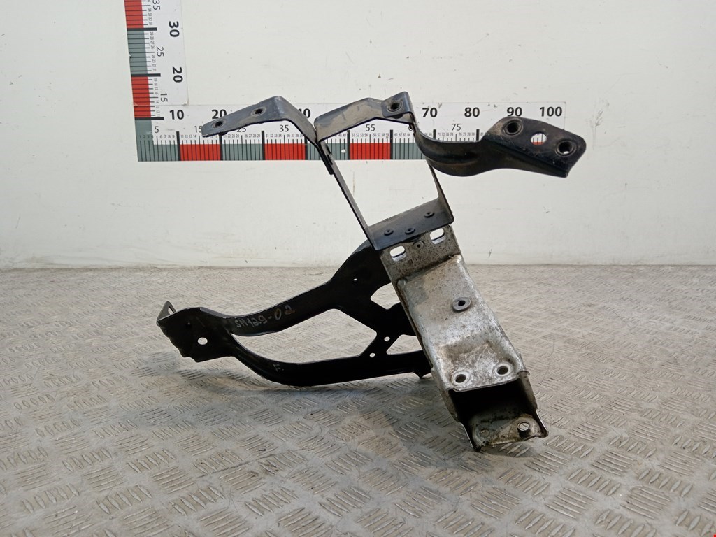 Кронштейн (крепление) фары правый BMW 5-Series (E60/E61) (2003-2010)