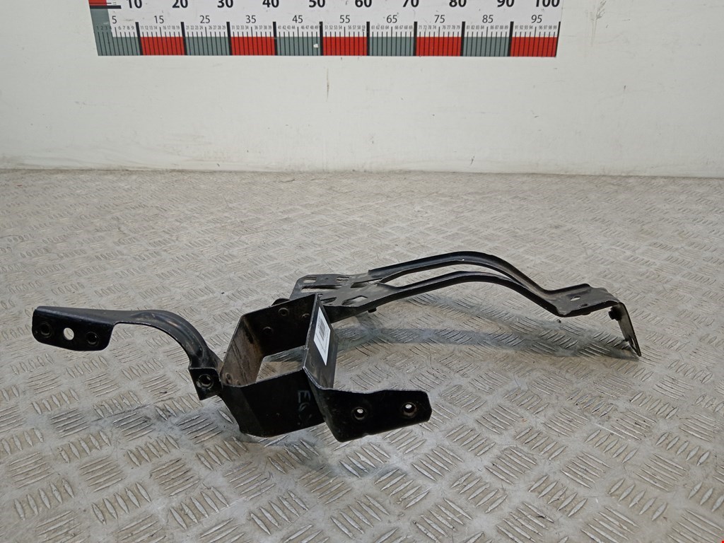 Кронштейн (крепление) фары правый BMW 5-Series (E60/E61) (2003-2010)