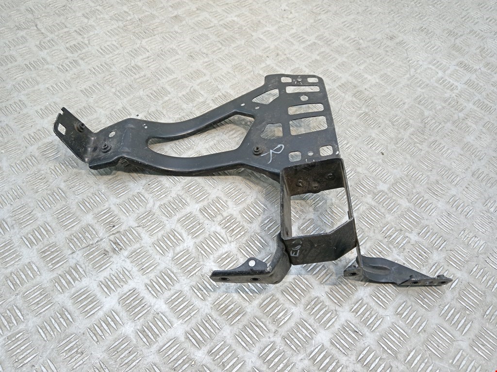 Кронштейн фары правый BMW 5er 5 серия E60/E61 2003-2010