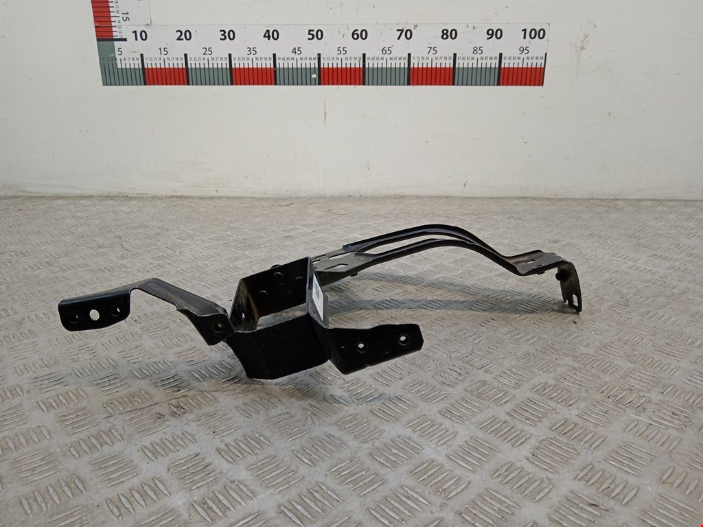 Кронштейн (крепление) фары правый BMW 5-Series (E60/E61) (2003-2010)