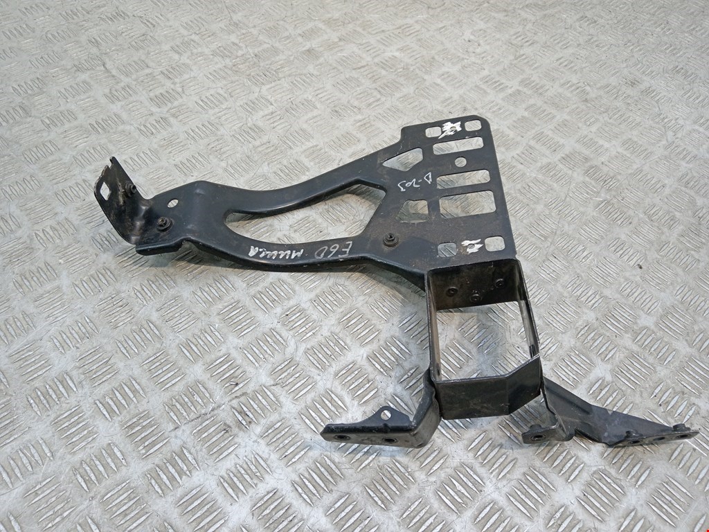 Кронштейн фары правый BMW 5er 5 серия E60/E61 2003-2010