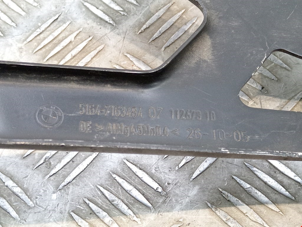 Кронштейн фары правый BMW 5er 5 серия E60/E61 2003-2010