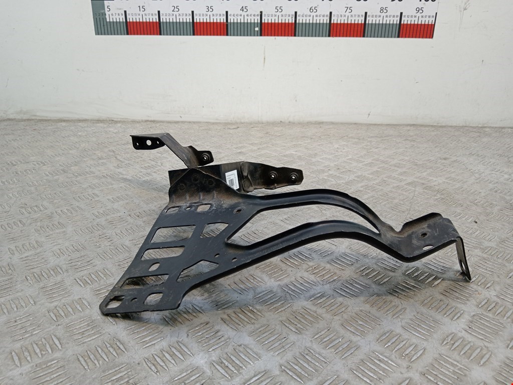 Кронштейн (крепление) фары левый BMW 5-Series (E60/E61) (2003-2010)