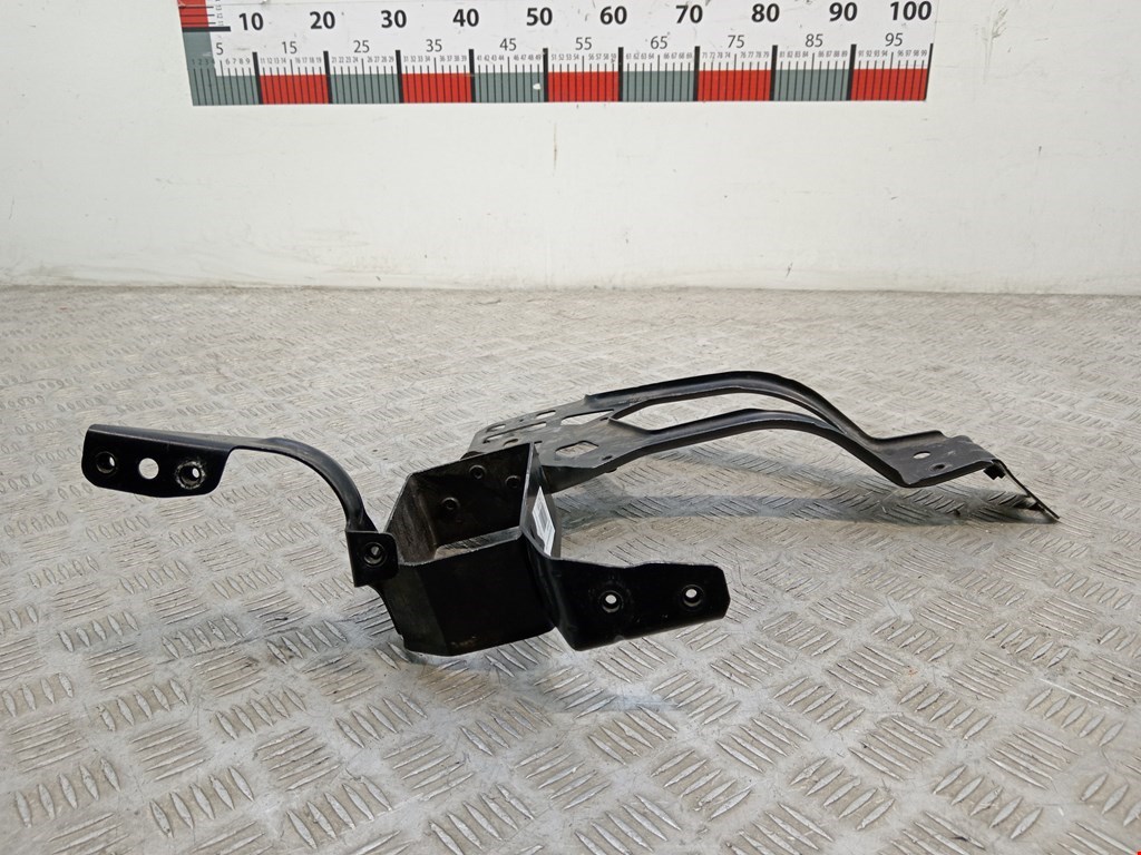 Кронштейн (крепление) фары правый BMW 5-Series (E60/E61) (2003-2010)