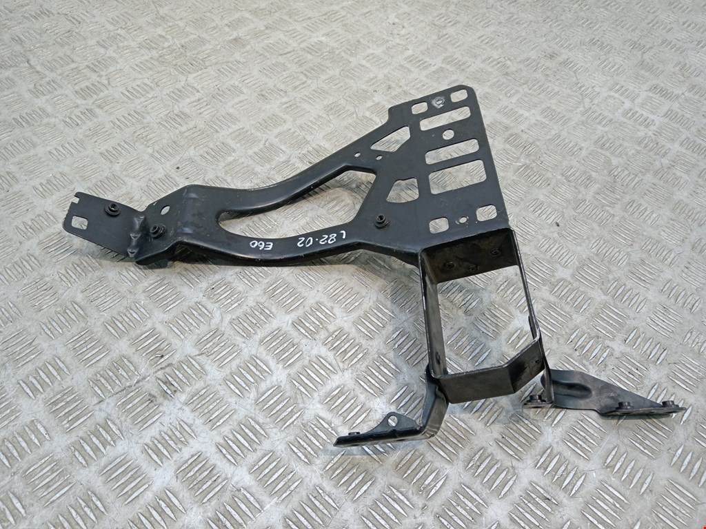 Кронштейн фары правый BMW 5er 5 серия E60/E61 2003-2010