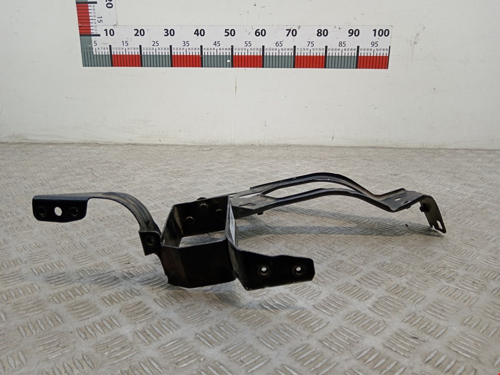 Кронштейн (крепление) фары правый BMW 5-Series (E60/E61) (2003-2010)