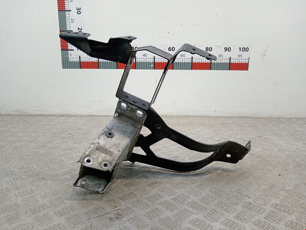 Кронштейн (крепление) фары левый BMW 5-Series (E60/E61) (2003-2010)