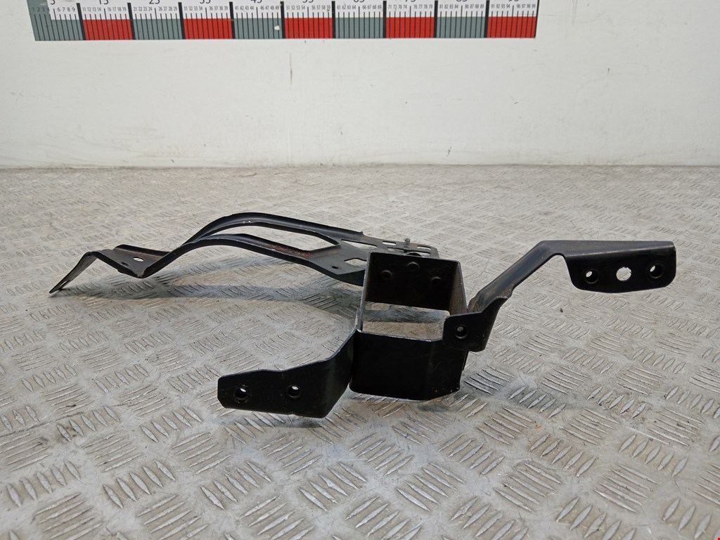 Кронштейн (крепление) фары левый BMW 5-Series (E60/E61) (2003-2010)