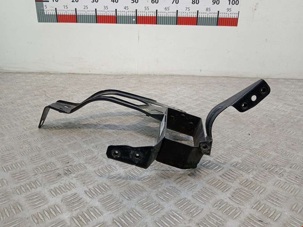 Кронштейн (крепление) фары левый BMW 5-Series (E60/E61) (2003-2010)