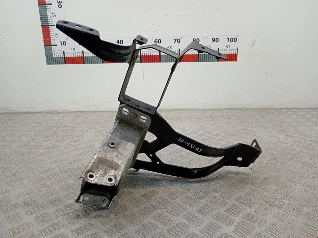 Кронштейн (крепление) фары левый BMW 5-Series (E60/E61) (2003-2010)