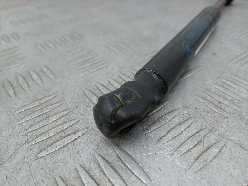 Амортизатор крышки (двери) багажника BMW 5er 5 серия E60/E61 2003-2010