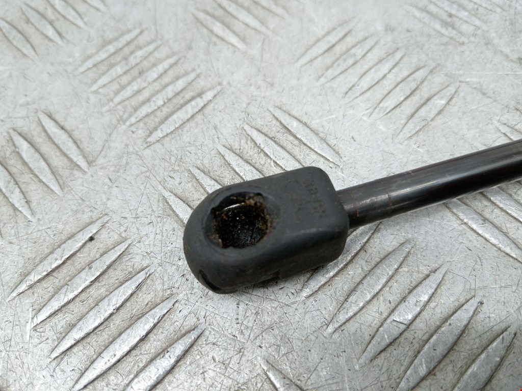 Амортизатор крышки (двери) багажника BMW 5er 5 серия E60/E61 2003-2010