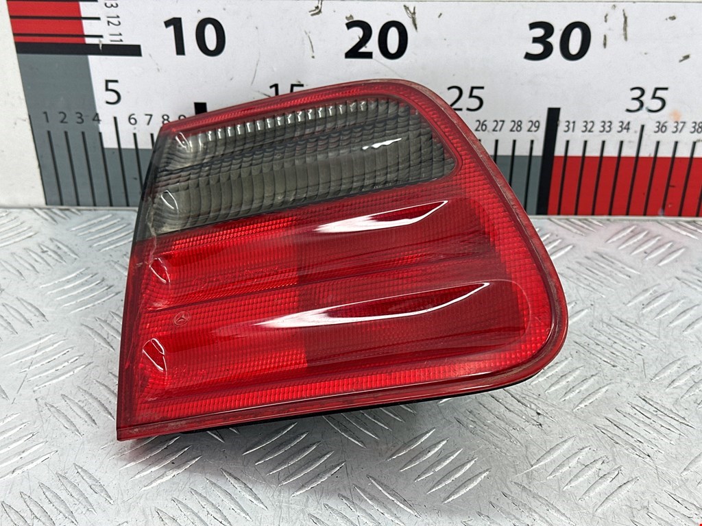 Фонарь задний внутренний правый MERCEDES-BENZ E-Class W210, S210 1995-2002