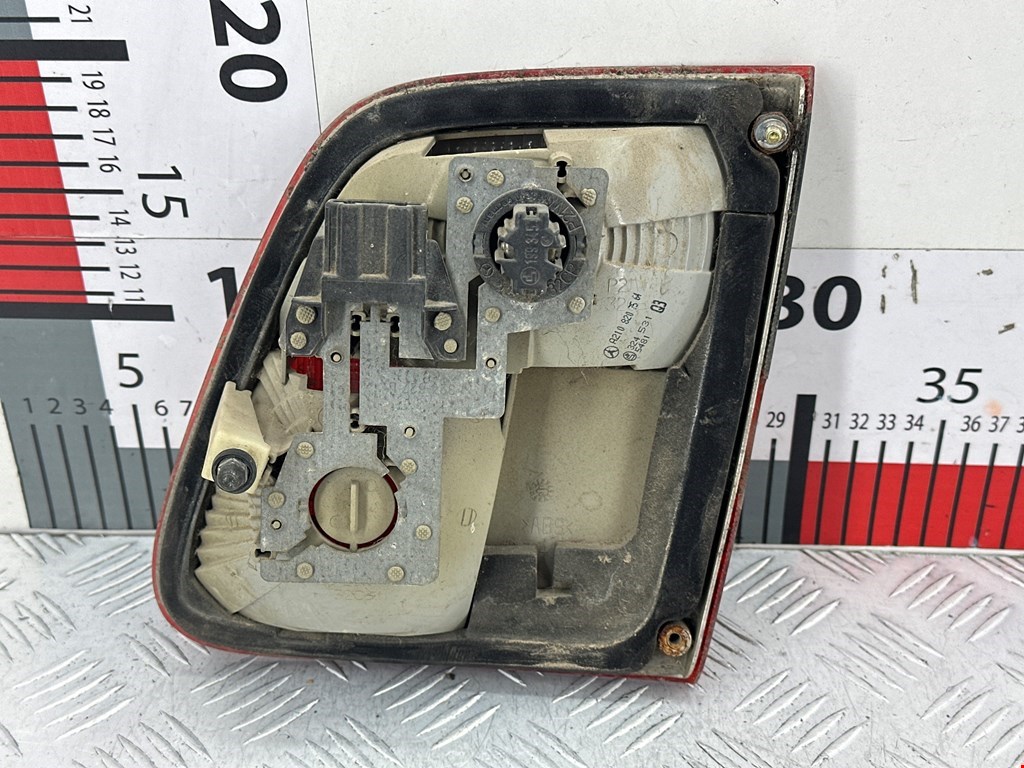 Фонарь задний внутренний правый MERCEDES-BENZ E-Class W210, S210 1995-2002